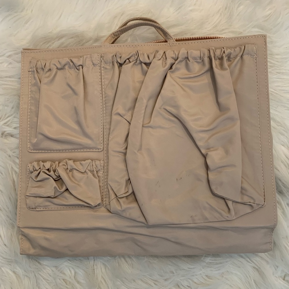 Tote Savvy organizer in color Almond used only a few times